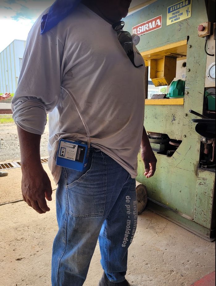 Avaliação de agentes químicos em operador de prensa industrial